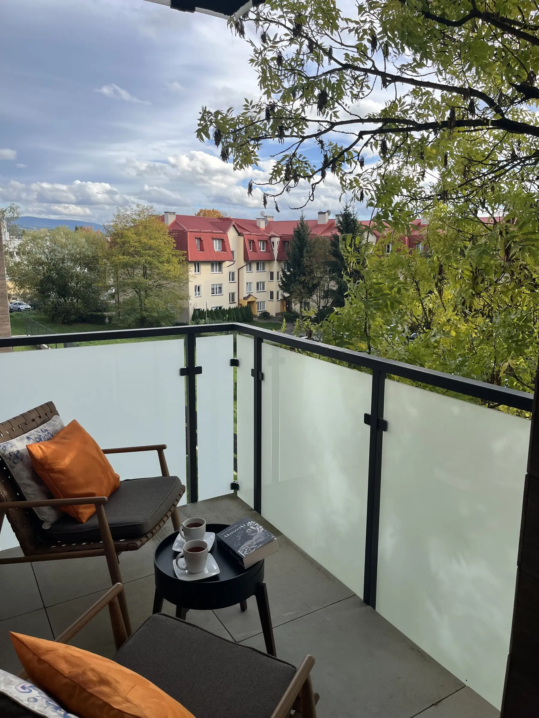Balkon z miejscem na poranną kawę